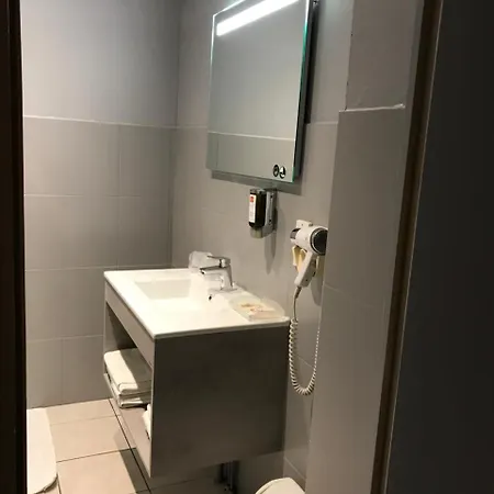 Hotel Les Frangins 2*